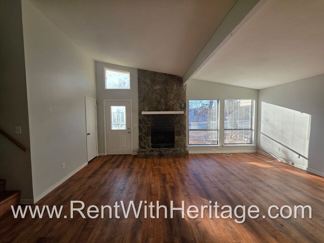 Building Photo - Amazing 3 Bedroom/ 2 Bath Home / Spacious Livingroom /  Flex Room / 1/2 Acre / Fenced Yard / Grea...