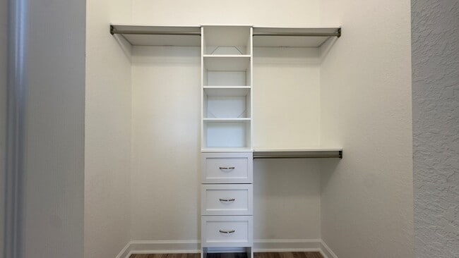 Building Photo - Charming 2-Bed Townhouse with on Ashley River Road!