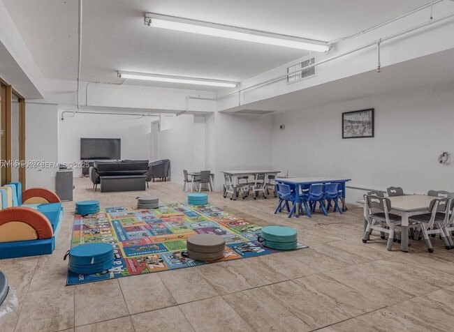 Building Photo - 100 Lincoln Rd