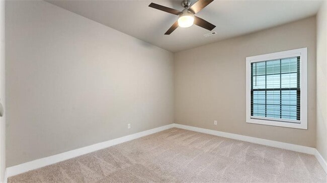 Building Photo - 1023 NE Hts Ln