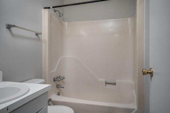 Building Photo - 307 Fairview Ave SW