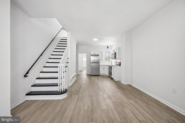 Building Photo - 462 E Cosgrove St