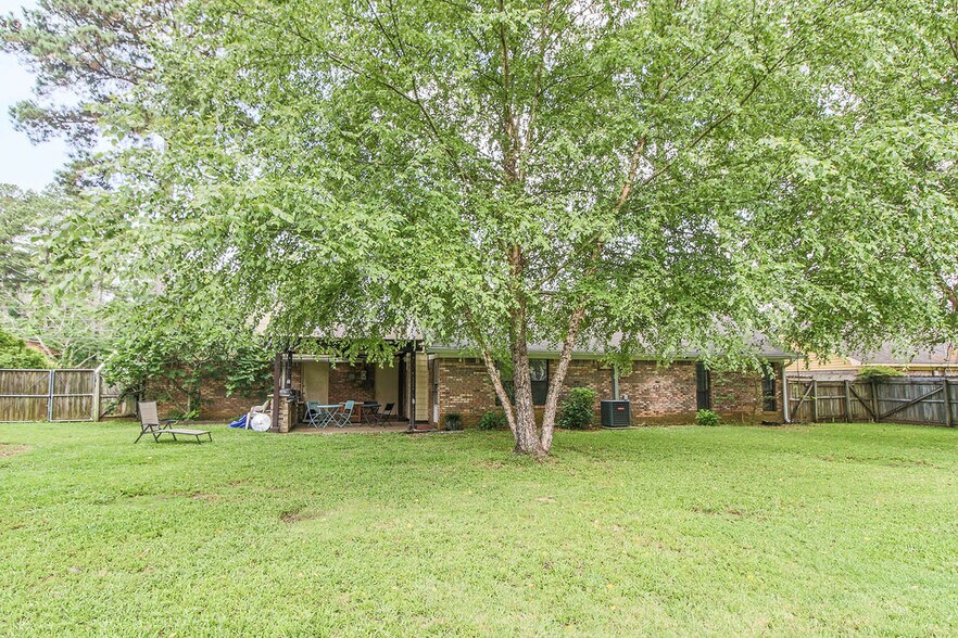 Building Photo - 87 Aileen Dr