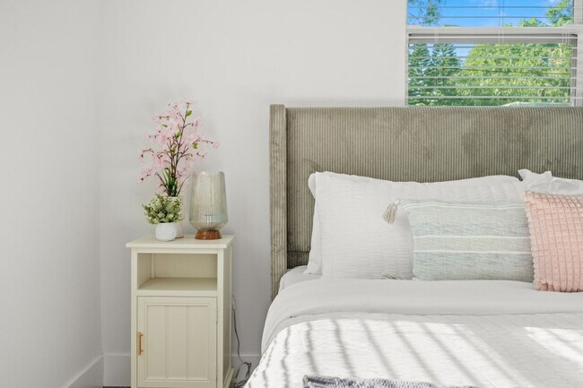 Building Photo - Gorgeous New Constriction House in Tampa - B