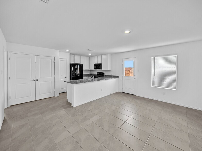Building Photo - 14004 Birch Farm Dr