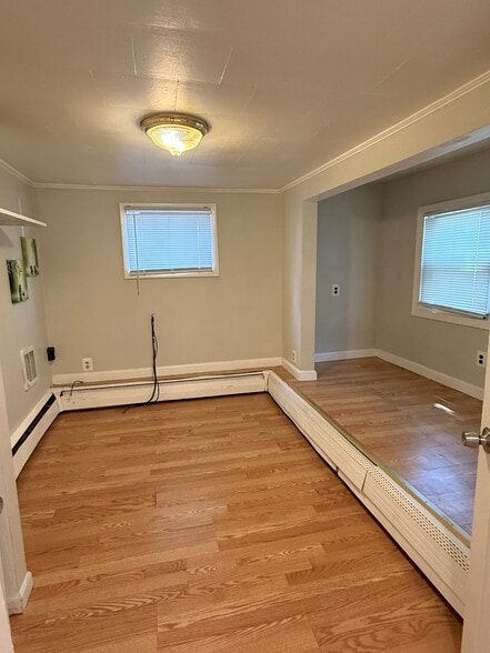 Building Photo - 84 Thorndike St