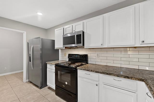 Building Photo - 2216 Chestnut Dr