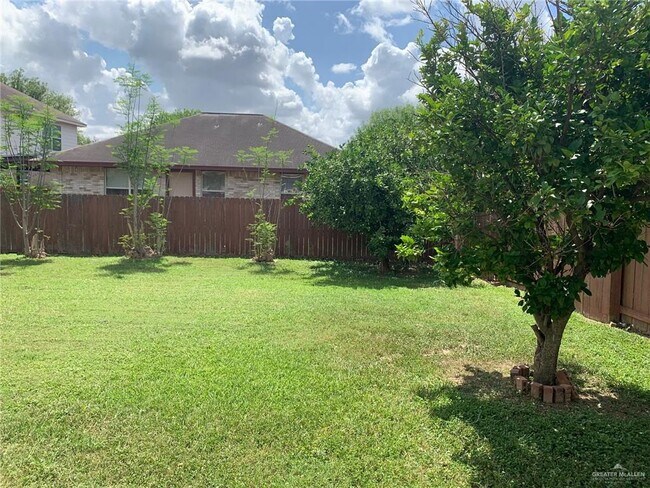 Building Photo - 4205 Santa Lucia St