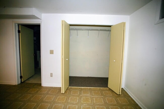 Building Photo - 5800 Paramus