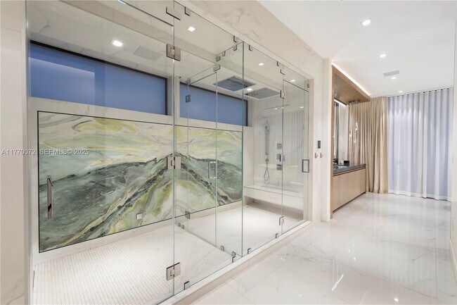 Building Photo - 1400 Bayview Dr