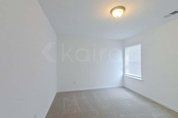 Building Photo - 304 Silver Maple Ln