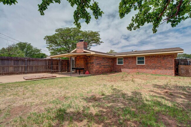 Building Photo - Spacious 3/2 in Central Lubbock!