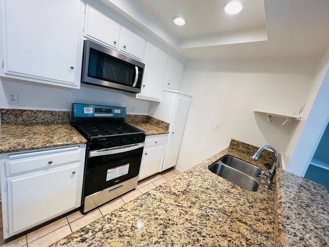 Building Photo - Whittier 2 bedrooms 2 bathrooms