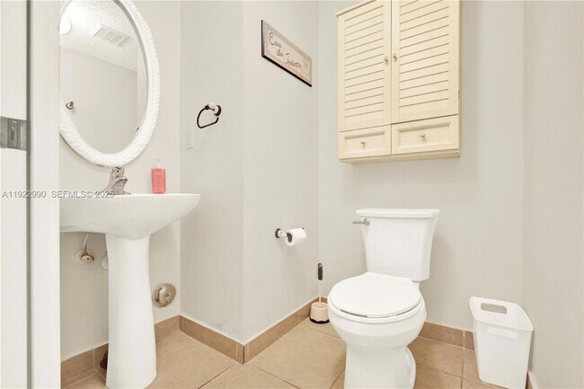 Building Photo - 2239 SE 23rd Ave