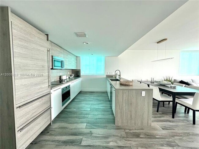 Building Photo - 400 Sunny Isles Blvd