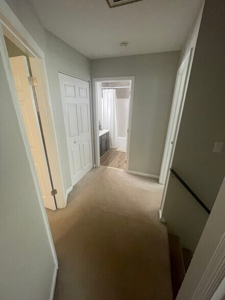 Building Photo - 3327 Glen Hollow Dr