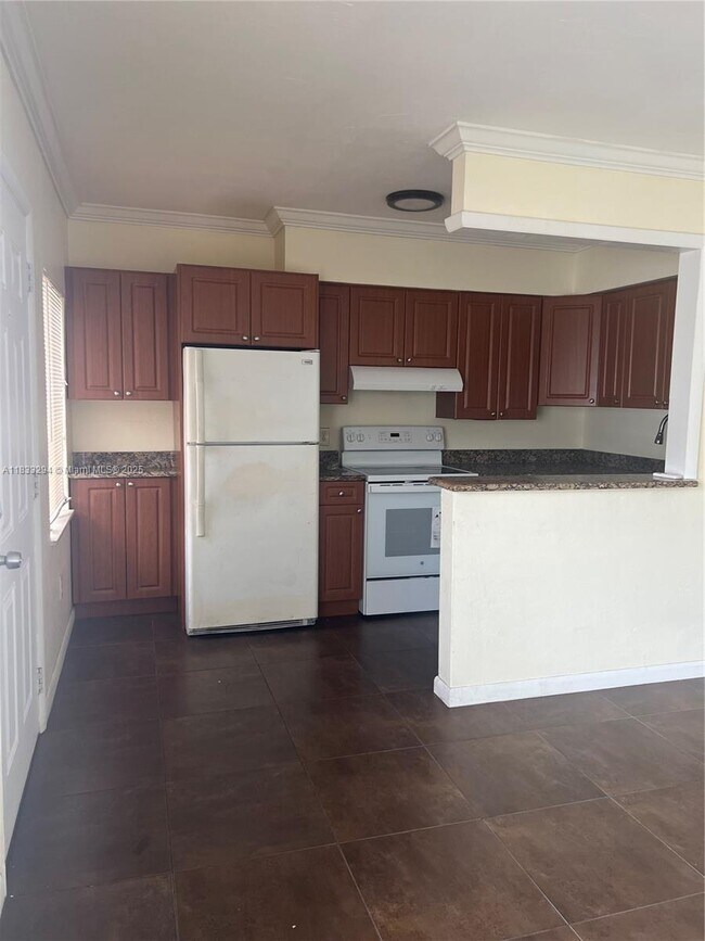 Building Photo - 520 NE 82nd Terrace