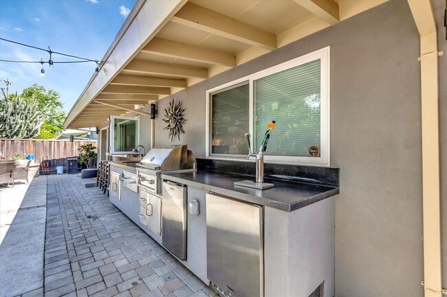 Building Photo - Gorgeous Vibrant Home In Santa Clara