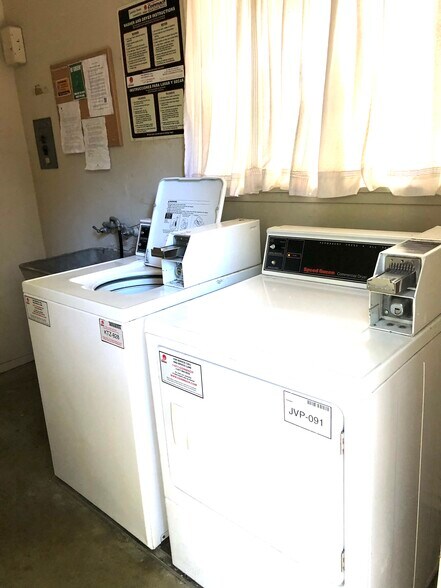 Building Photo - 131 Hawthorne Ave