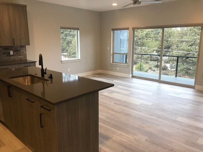 Primary Photo - Pet Friendly Three Bedroom in Central Loca...