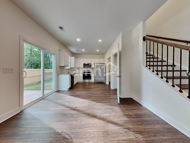 Building Photo - 1823 Produce Ln