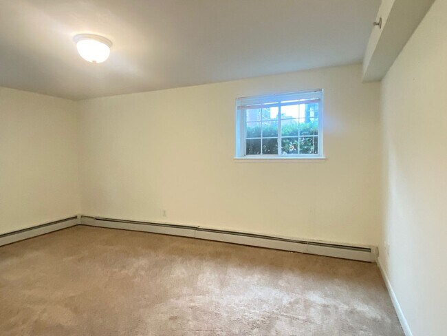 Building Photo - Nice 3 bed in Packards corner