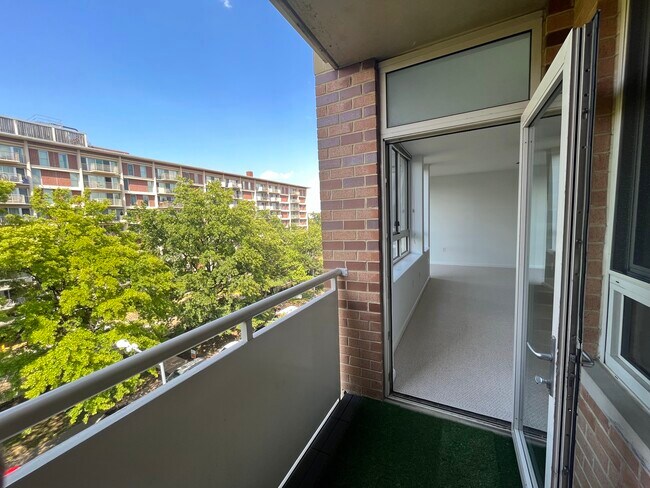 Primary Photo - 350 G St SW