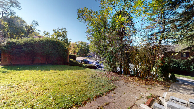 Building Photo - 704 Princeton Blvd