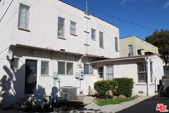 Building Photo - 1020 Hi Point St