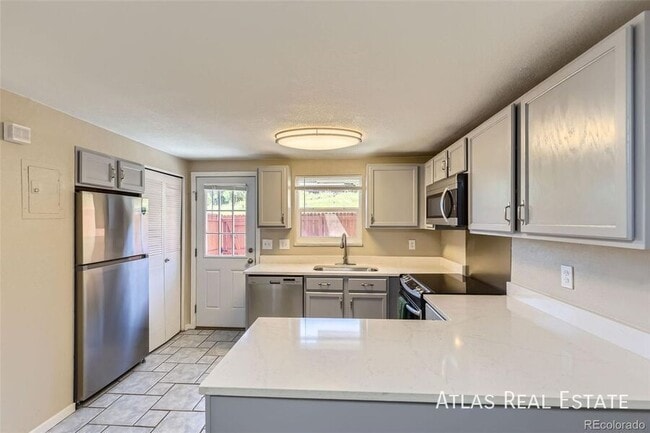 Building Photo - 5828 S Pearl St