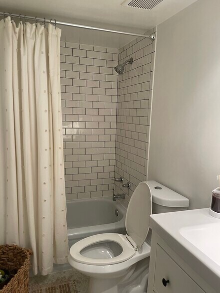 Building Photo - 134 Elysian Way NW