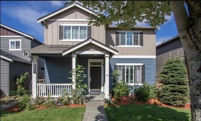 Primary Photo - Large 4 bedroom home-Pet friendly!