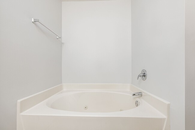 Building Photo - 3 Bedroom Lake View Condo on McFayden Lake with Lakeviews