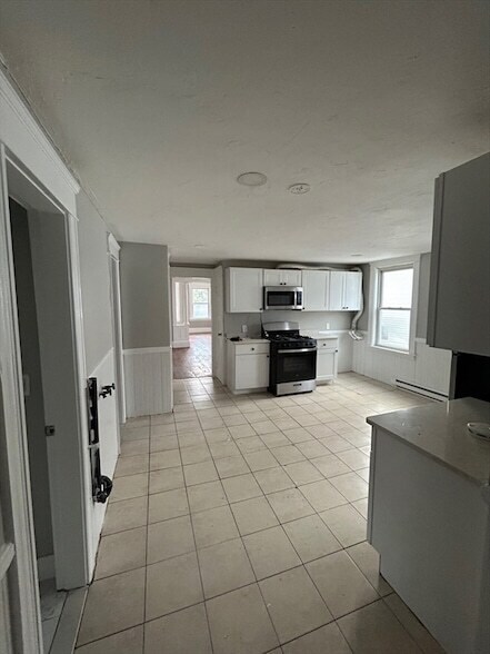 Building Photo - 19 Henchman St