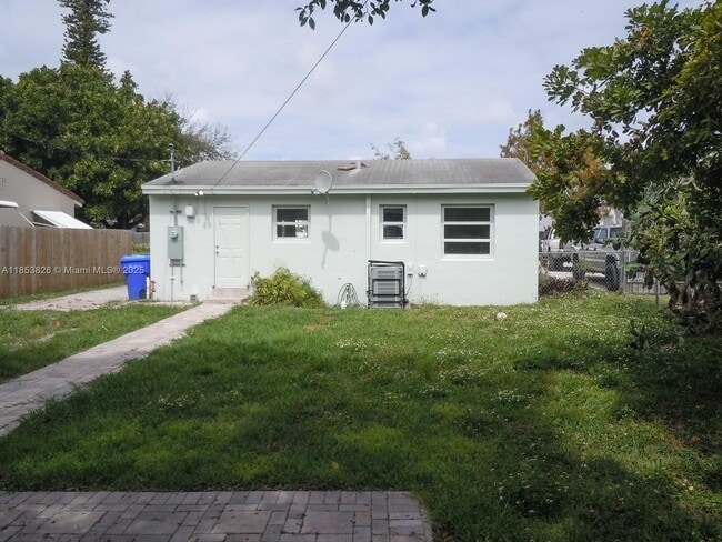 Building Photo - 2124 Taylor St