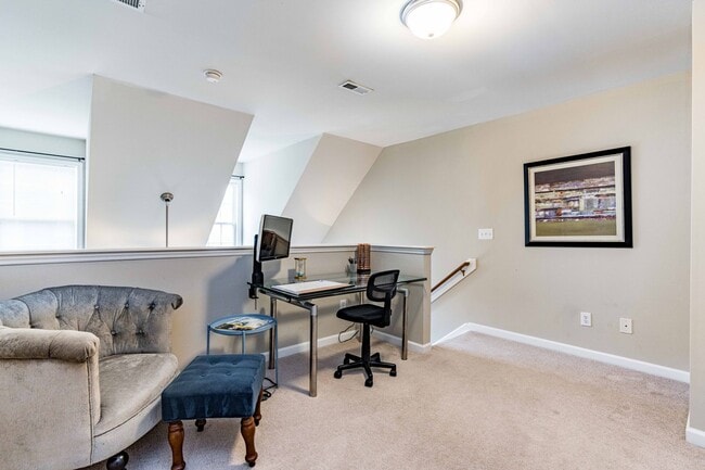 Building Photo - 2 Bedroom + Loft Townhome in Prime Raleigh...