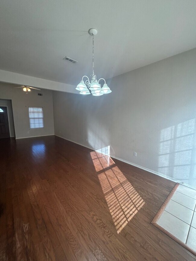 Building Photo - 3005 SW Amberwood Ave