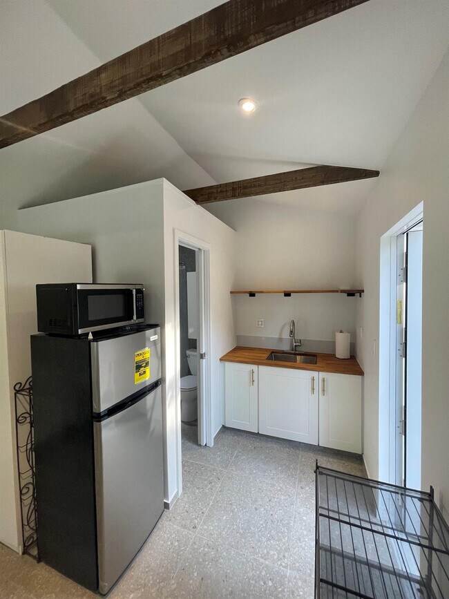 Building Photo - 1005 Cortez St