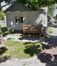 Building Photo - Cute 2 Bedroom Located Near Local Hospital