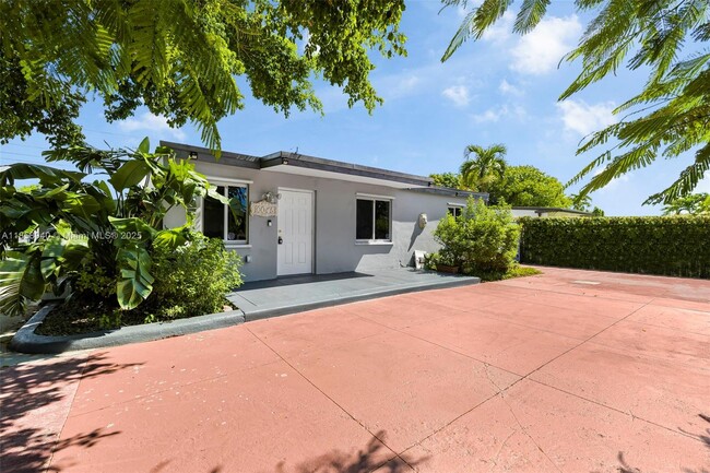 Primary Photo - 10045 SW 51st Terrace