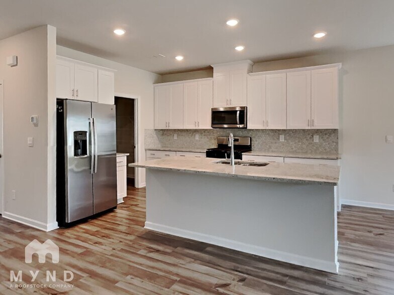 Building Photo - 554 Magnolia Dr