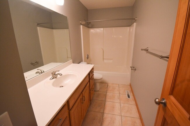 Building Photo - Bamber Ridge 4br home with fenced yard!