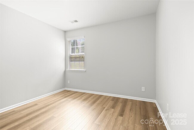 Building Photo - 131 Cherry Bark Dr