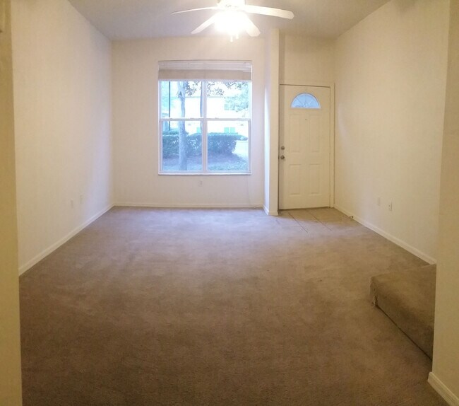 Building Photo - 3543 SW 30th Way