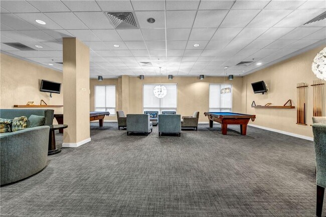 Building Photo - 711 Cosmopolitan Dr NE