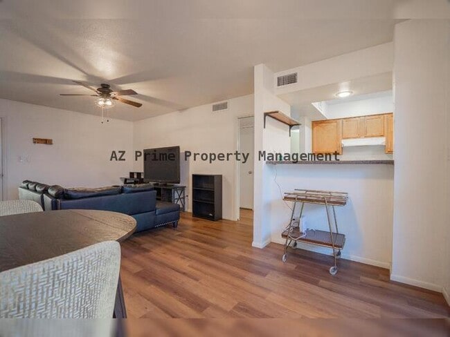 Building Photo - 5135 N 10th St