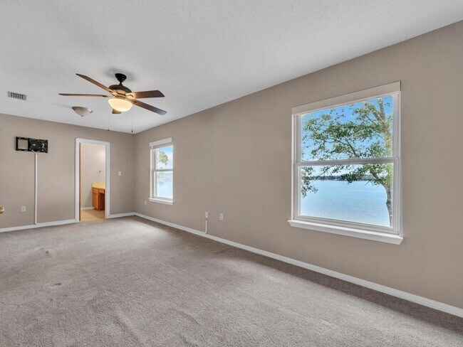 Building Photo - Waterfront Home in Niceville on the Bay wi...
