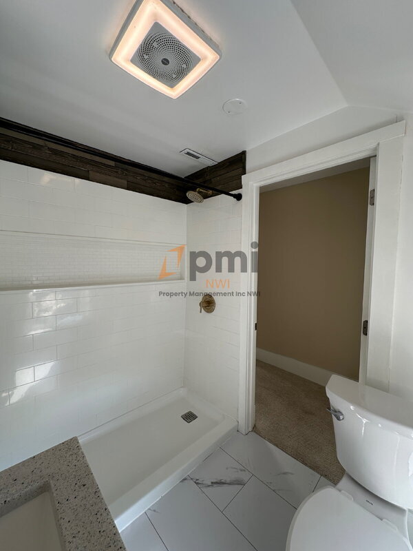 Building Photo - 511 W Goldsborough St
