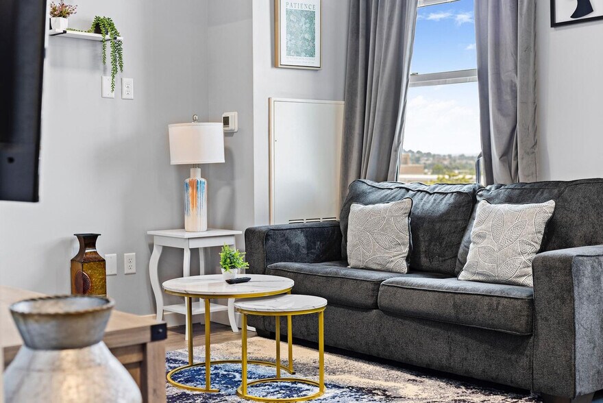 Building Photo - 95 Broadway-SI ID1240398P