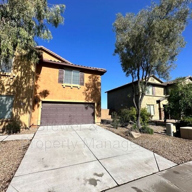Building Photo - 2677 N Hawthorn Dr